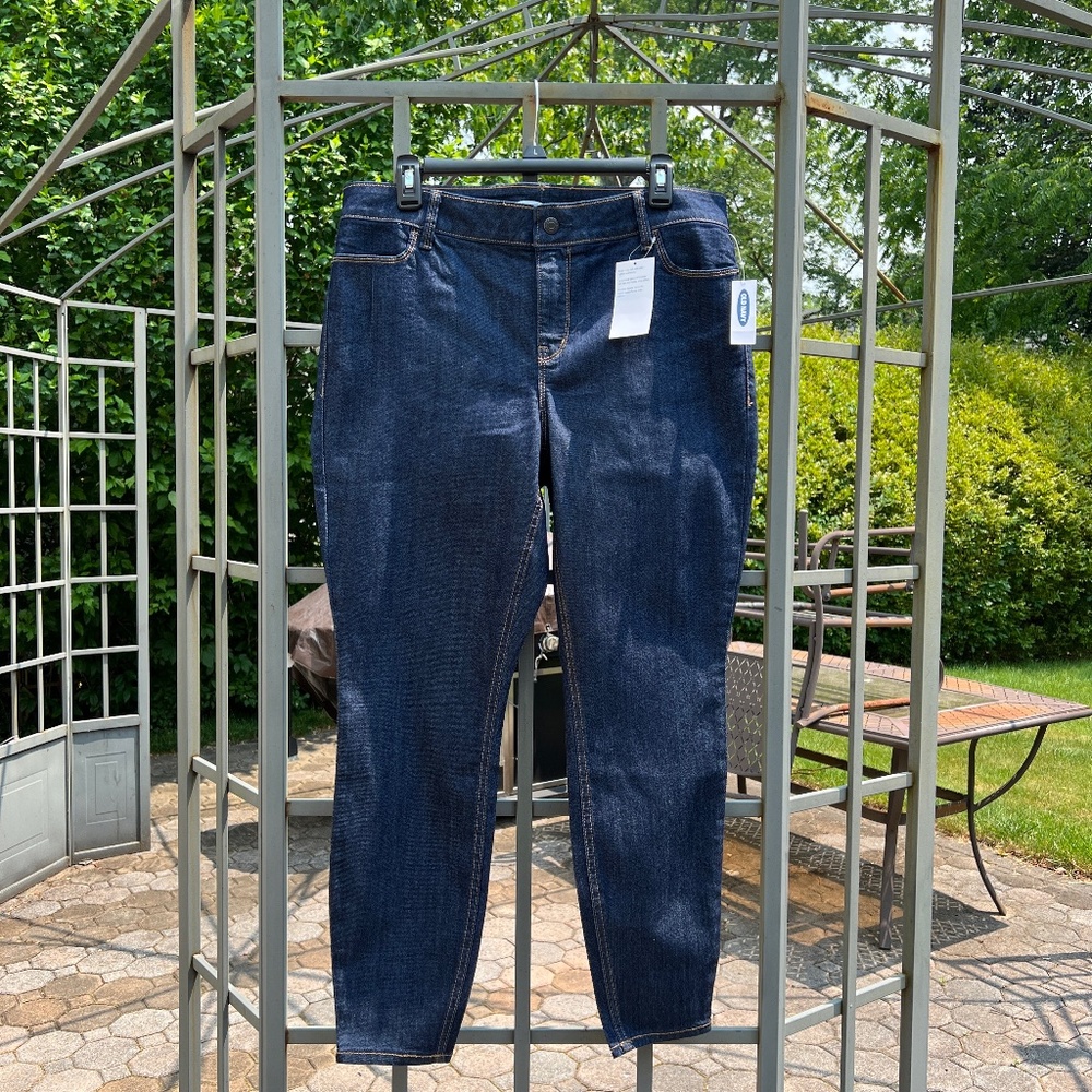 NWT Old Navy Super Skinny Dark-Wash Ankle Jean - Size 16 Short